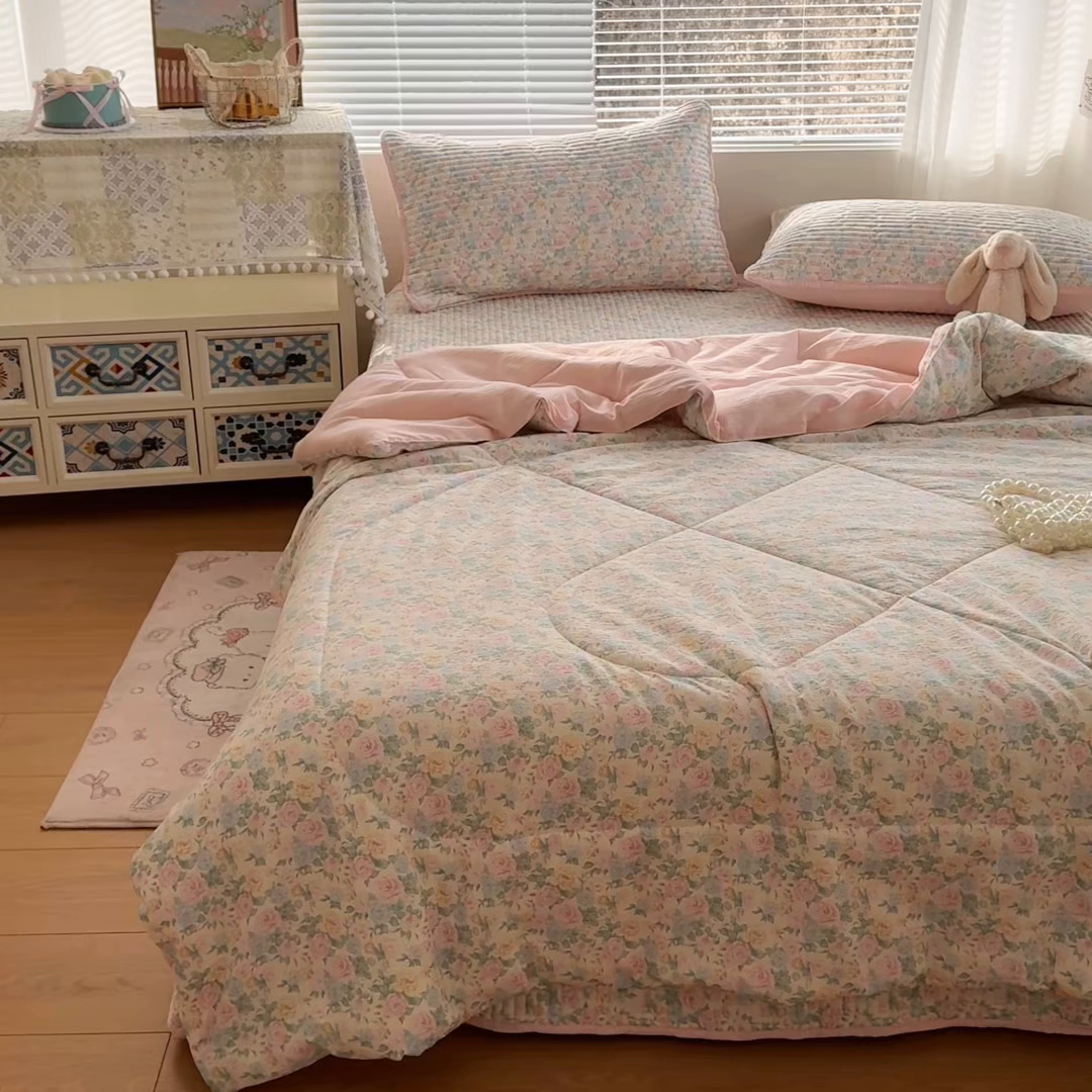 91家纺网 家纺一手货源 找家纺 玉海棠家纺 2026新款A类云感双层纱7A抗菌夏被夏凉被空调被四件套 繁华里