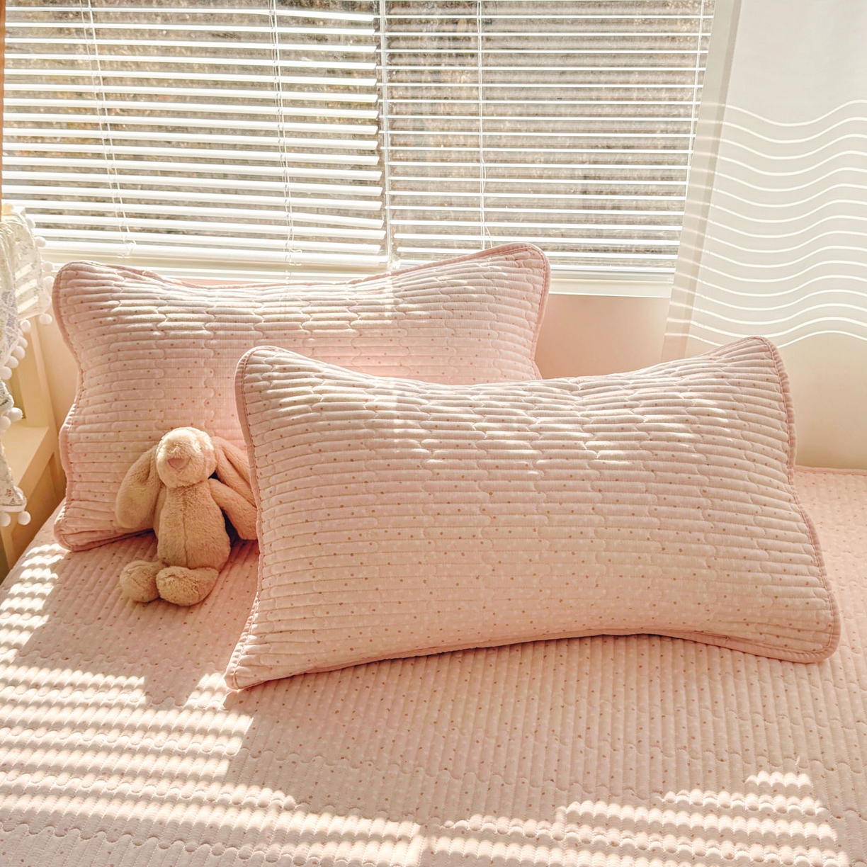 91家纺网 家纺一手货源 找家纺 玉海棠家纺 2026新款A类云感双层纱7A抗菌夏被夏凉被空调被四件套 粉波点