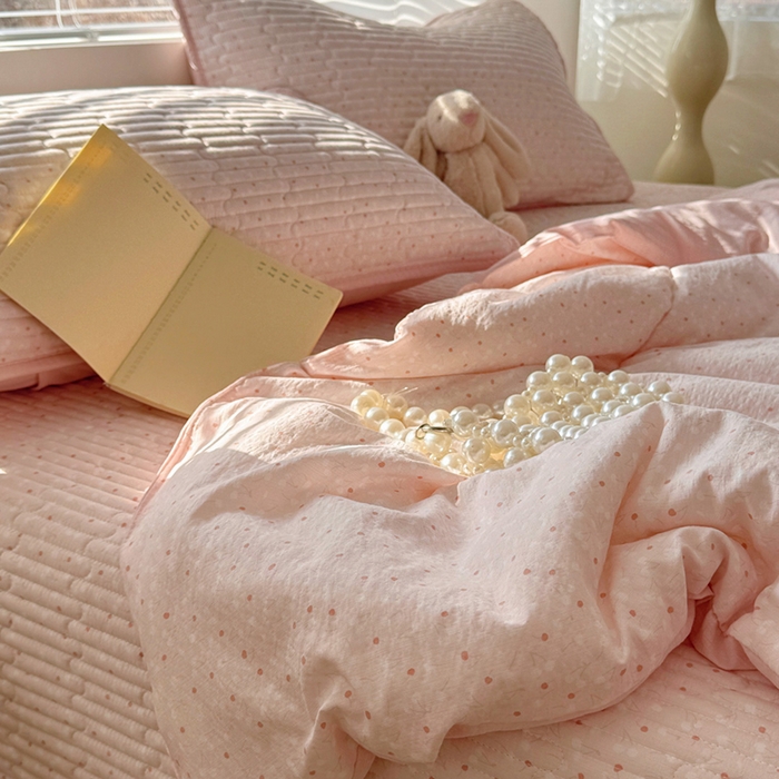 91家纺网 家纺一手货源 找家纺 玉海棠家纺 2026新款A类云感双层纱7A抗菌夏被夏凉被空调被四件套 粉波点