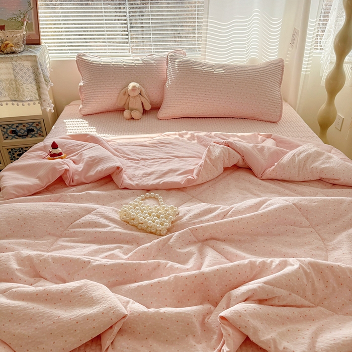 91家纺网 家纺一手货源 找家纺 玉海棠家纺 2026新款A类云感双层纱7A抗菌夏被夏凉被空调被四件套 粉波点