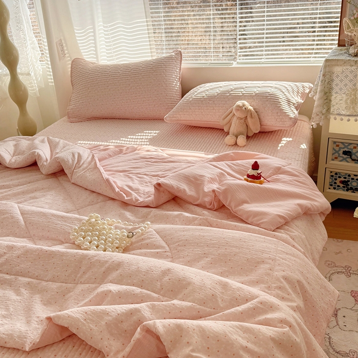 91家纺网 家纺一手货源 找家纺 玉海棠家纺 2026新款A类云感双层纱7A抗菌夏被夏凉被空调被四件套 粉波点