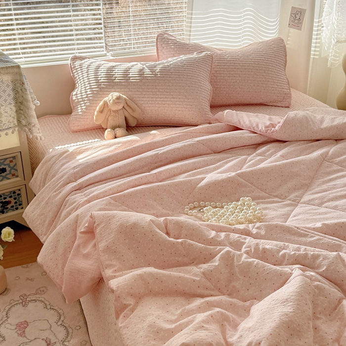 91家纺网 家纺一手货源 找家纺 玉海棠家纺 2026新款A类云感双层纱7A抗菌夏被夏凉被空调被四件套 粉波点