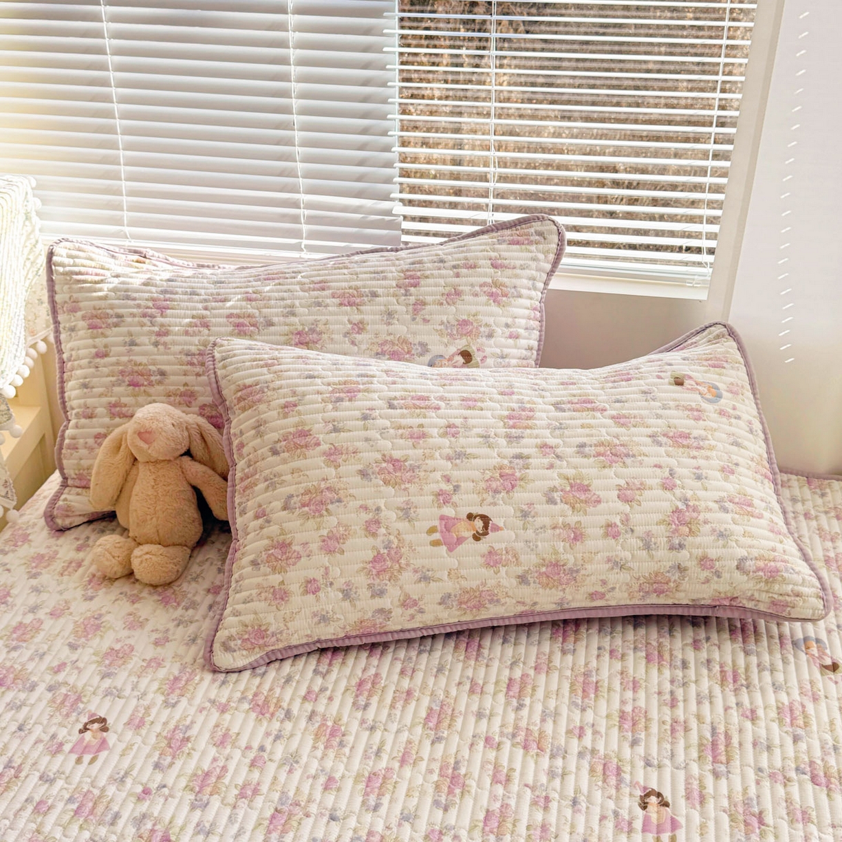 91家纺网 家纺一手货源 找家纺 玉海棠家纺 2026新款A类云感双层纱7A抗菌夏被夏凉被空调被四件套 花园女孩