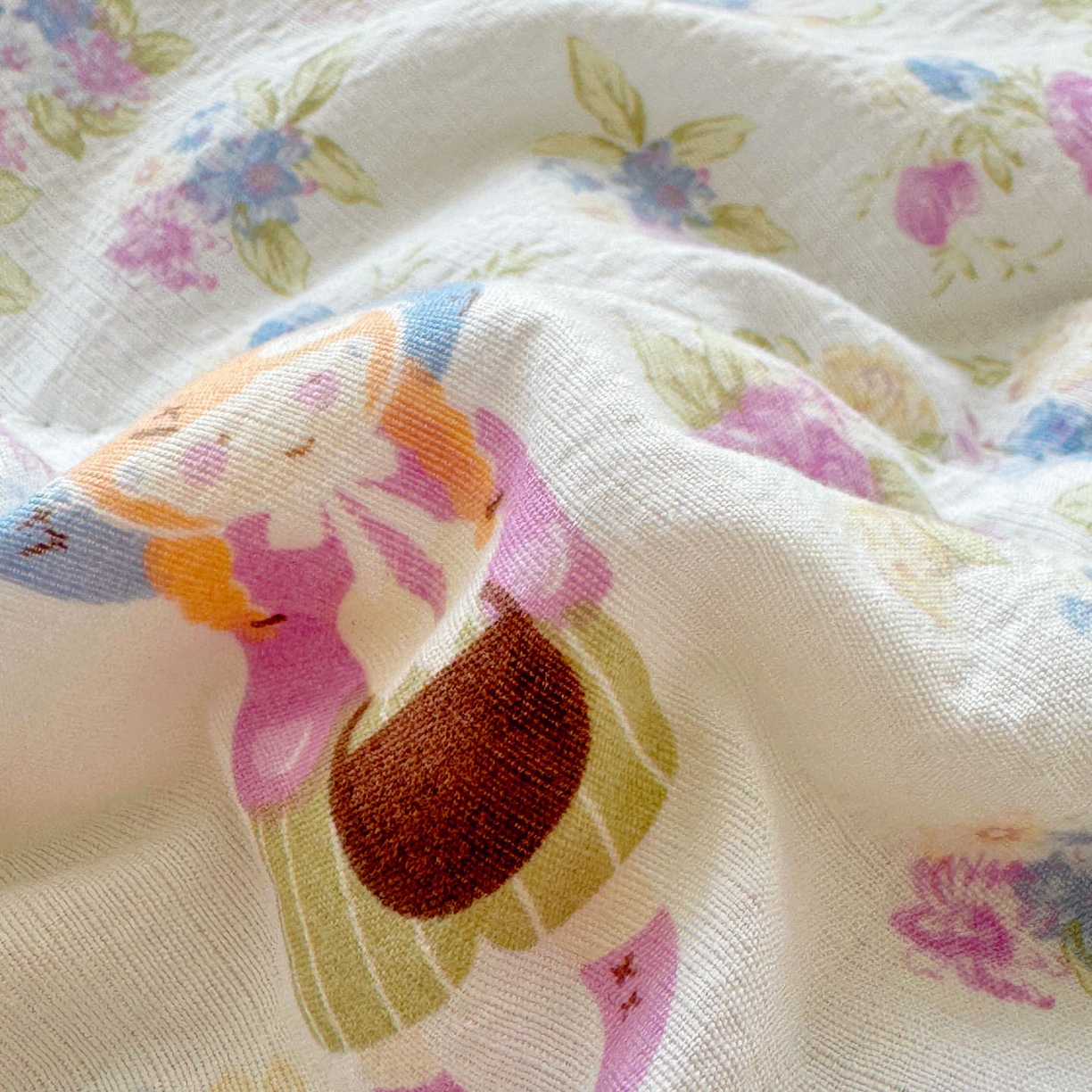 91家纺网 家纺一手货源 找家纺 玉海棠家纺 2026新款A类云感双层纱7A抗菌夏被夏凉被空调被四件套 花园女孩