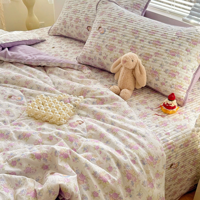 91家纺网 家纺一手货源 找家纺 玉海棠家纺 2026新款A类云感双层纱7A抗菌夏被夏凉被空调被四件套 花园女孩