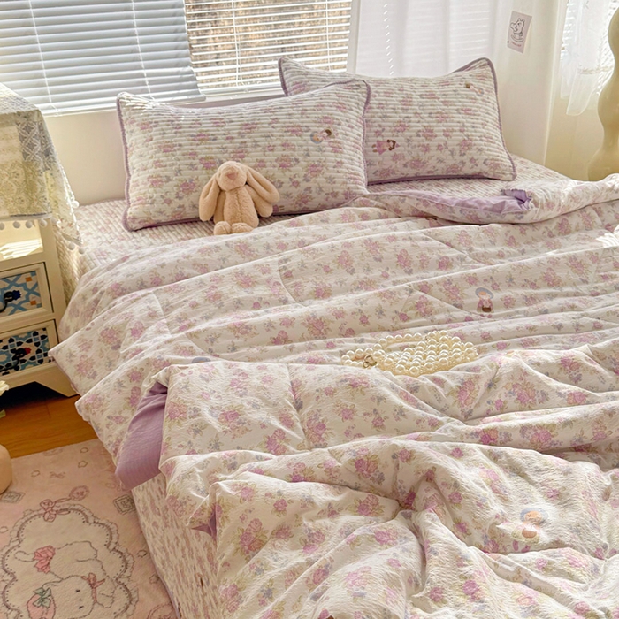 91家纺网 家纺一手货源 找家纺 玉海棠家纺 2026新款A类云感双层纱7A抗菌夏被夏凉被空调被四件套 花园女孩