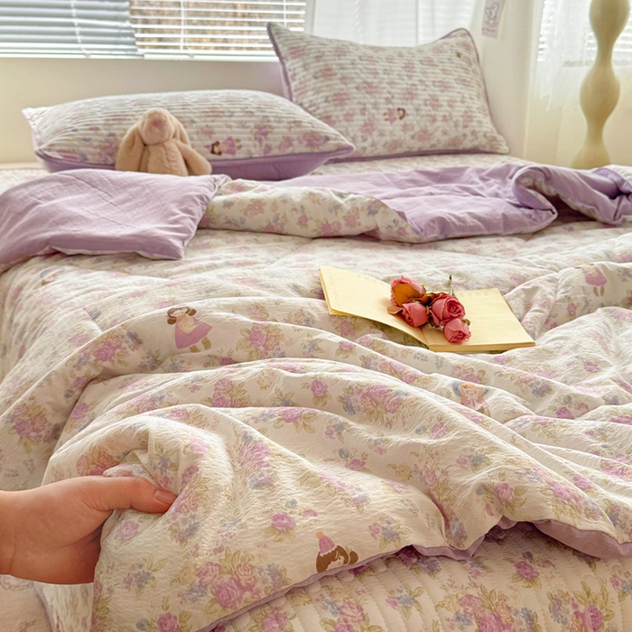 91家纺网 家纺一手货源 找家纺 玉海棠家纺 2026新款A类云感双层纱7A抗菌夏被夏凉被空调被四件套 花园女孩