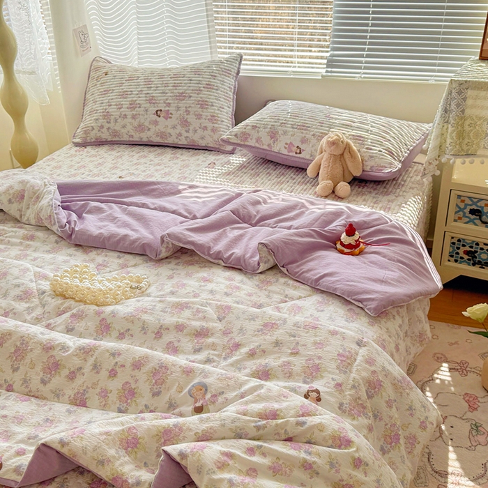 91家纺网 家纺一手货源 找家纺 玉海棠家纺 2026新款A类云感双层纱7A抗菌夏被夏凉被空调被四件套 花园女孩