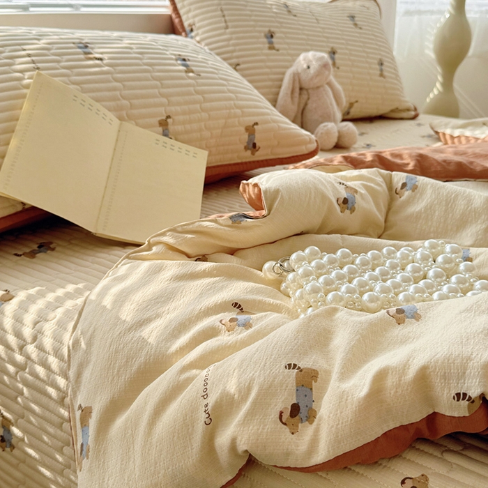 91家纺网 家纺一手货源 找家纺 玉海棠家纺 2026新款A类云感双层纱7A抗菌夏被夏凉被空调被四件套 咖色烤肠狗