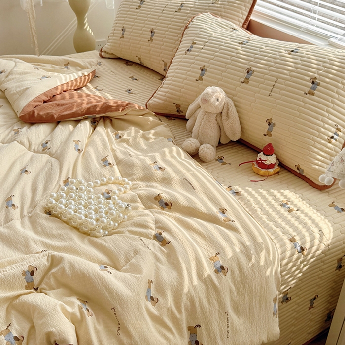 91家纺网 家纺一手货源 找家纺 玉海棠家纺 2026新款A类云感双层纱7A抗菌夏被夏凉被空调被四件套 咖色烤肠狗