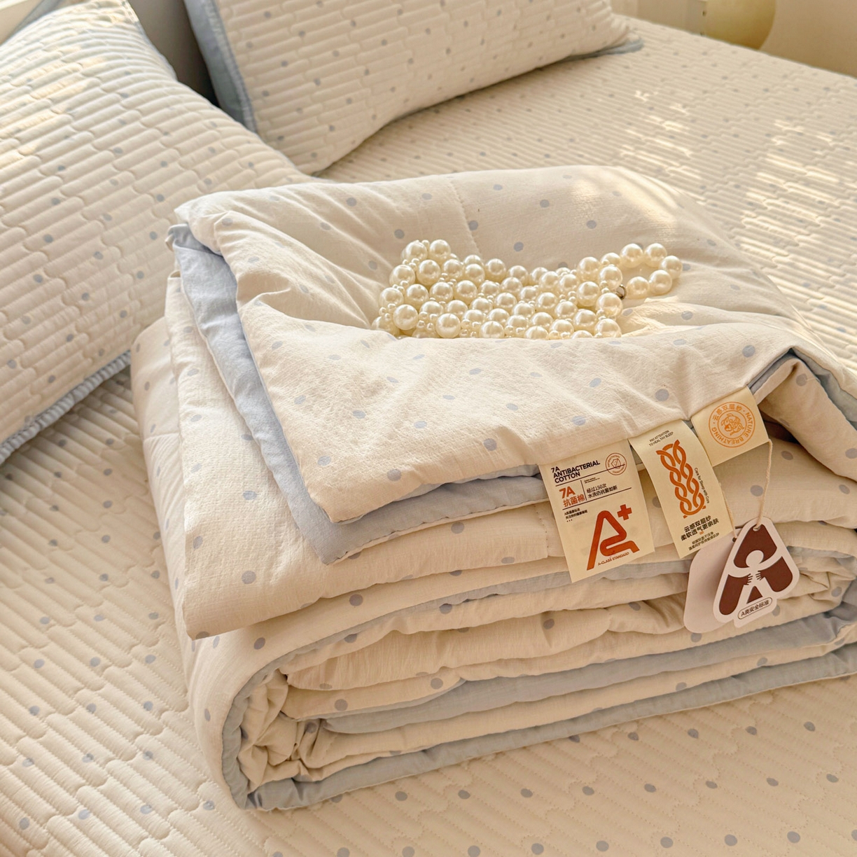 91家纺网 家纺一手货源 找家纺 玉海棠家纺 2026新款A类云感双层纱7A抗菌夏被夏凉被空调被四件套 蓝波点