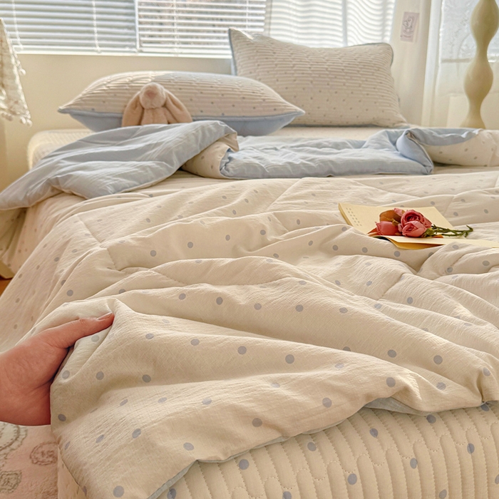 91家纺网 家纺一手货源 找家纺 玉海棠家纺 2026新款A类云感双层纱7A抗菌夏被夏凉被空调被四件套 蓝波点