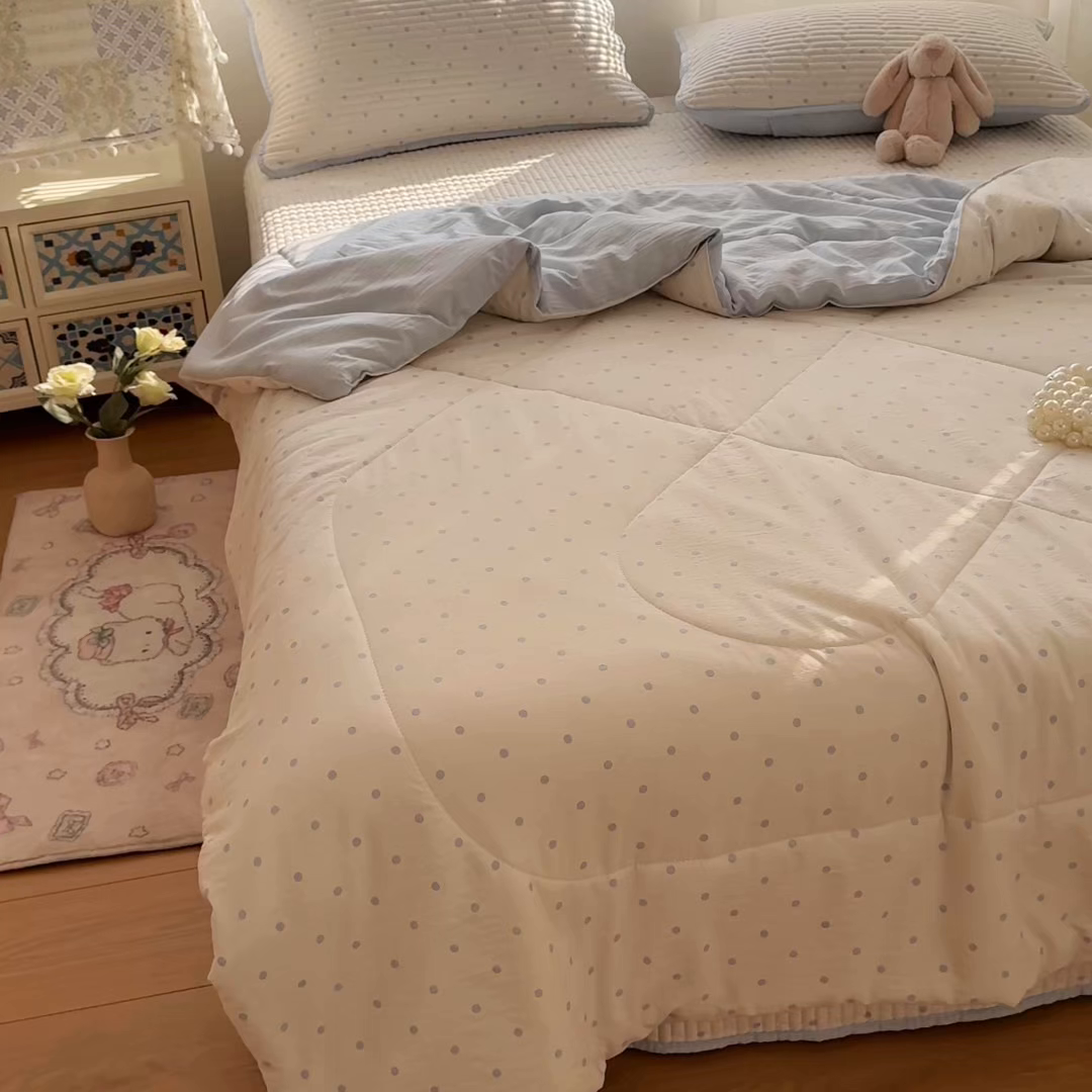 91家纺网 家纺一手货源 找家纺 玉海棠家纺 2026新款A类云感双层纱7A抗菌夏被夏凉被空调被四件套 蓝波点