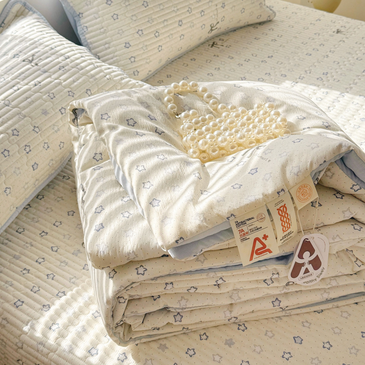 91家纺网 家纺一手货源 找家纺 玉海棠家纺 2026新款A类云感双层纱7A抗菌夏被夏凉被空调被四件套 蓝色星星