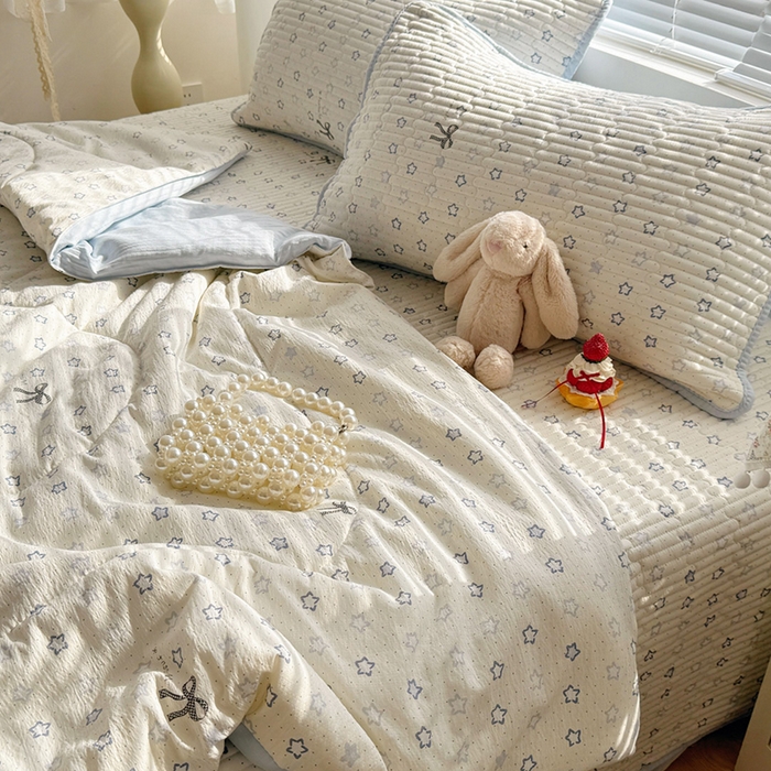 91家纺网 家纺一手货源 找家纺 玉海棠家纺 2026新款A类云感双层纱7A抗菌夏被夏凉被空调被四件套 蓝色星星