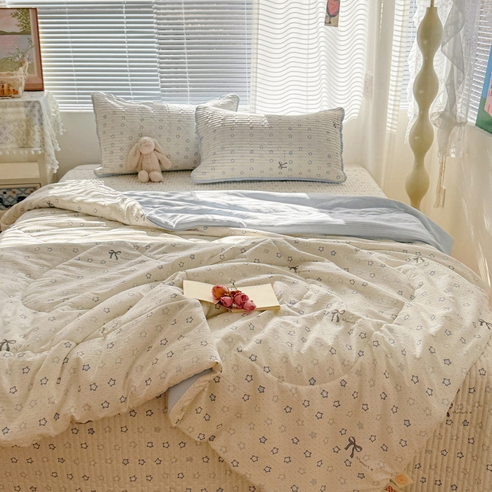 91家纺网 家纺一手货源 找家纺 玉海棠家纺 2026新款A类云感双层纱7A抗菌夏被夏凉被空调被四件套 蓝色星星