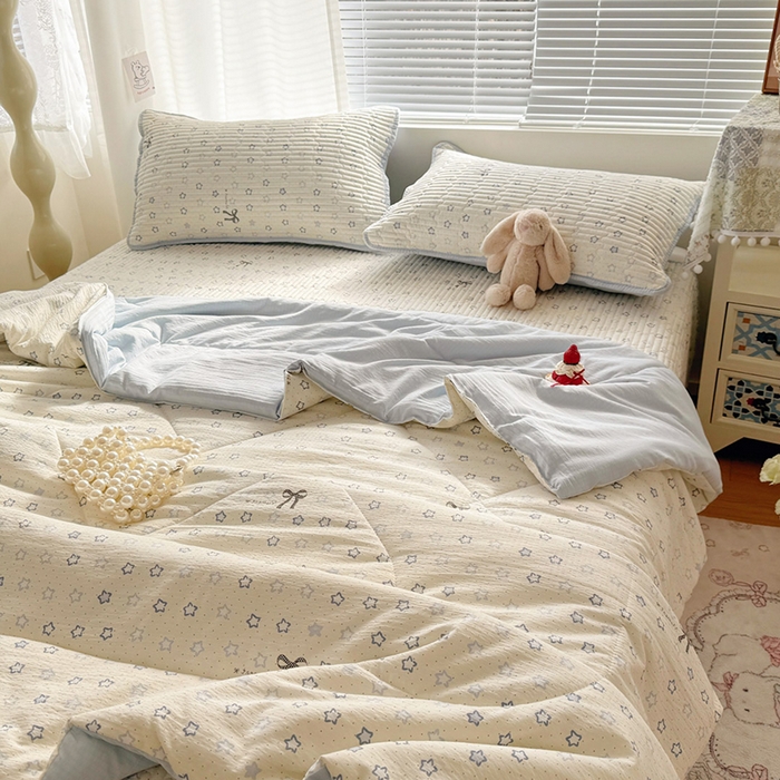 91家纺网 家纺一手货源 找家纺 玉海棠家纺 2026新款A类云感双层纱7A抗菌夏被夏凉被空调被四件套 蓝色星星