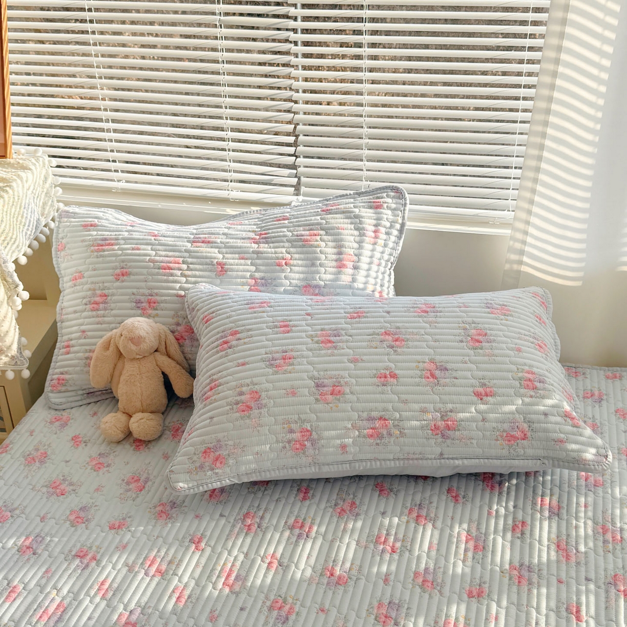 91家纺网 家纺一手货源 找家纺 玉海棠家纺 2026新款A类云感双层纱7A抗菌夏被夏凉被空调被四件套 蓝屿花室