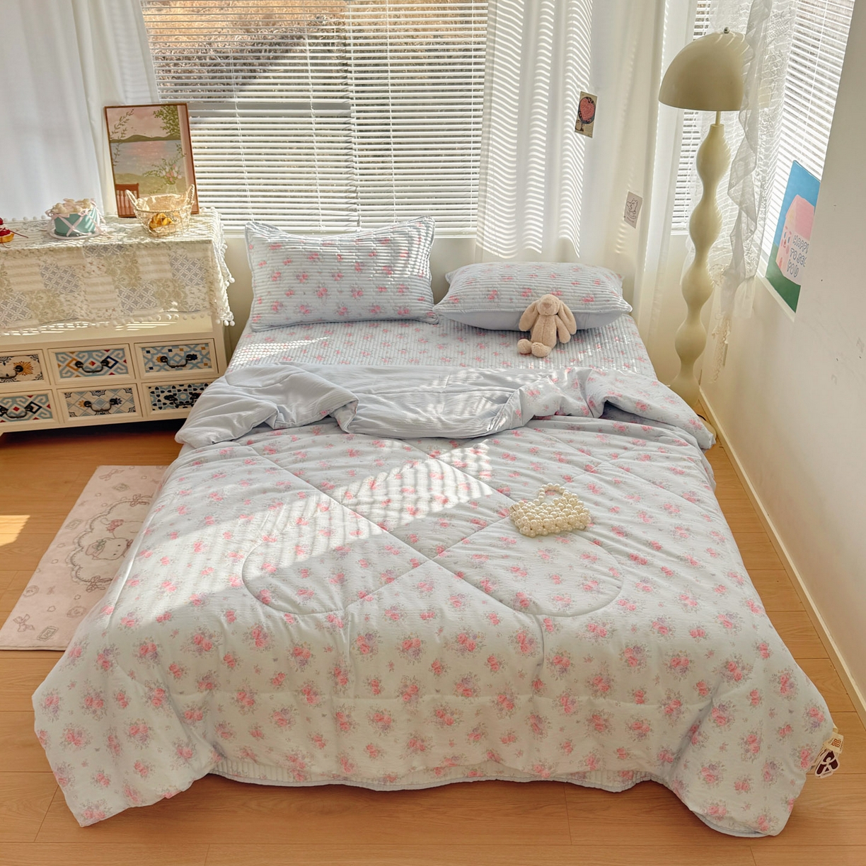 91家纺网 家纺一手货源 找家纺 玉海棠家纺 2026新款A类云感双层纱7A抗菌夏被夏凉被空调被四件套 蓝屿花室