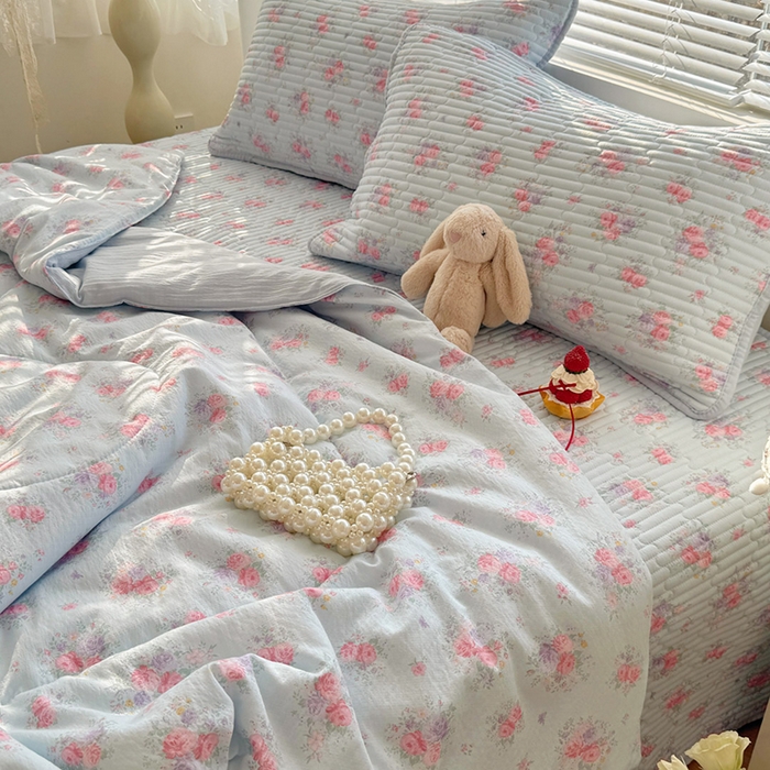 91家纺网 家纺一手货源 找家纺 玉海棠家纺 2026新款A类云感双层纱7A抗菌夏被夏凉被空调被四件套 蓝屿花室