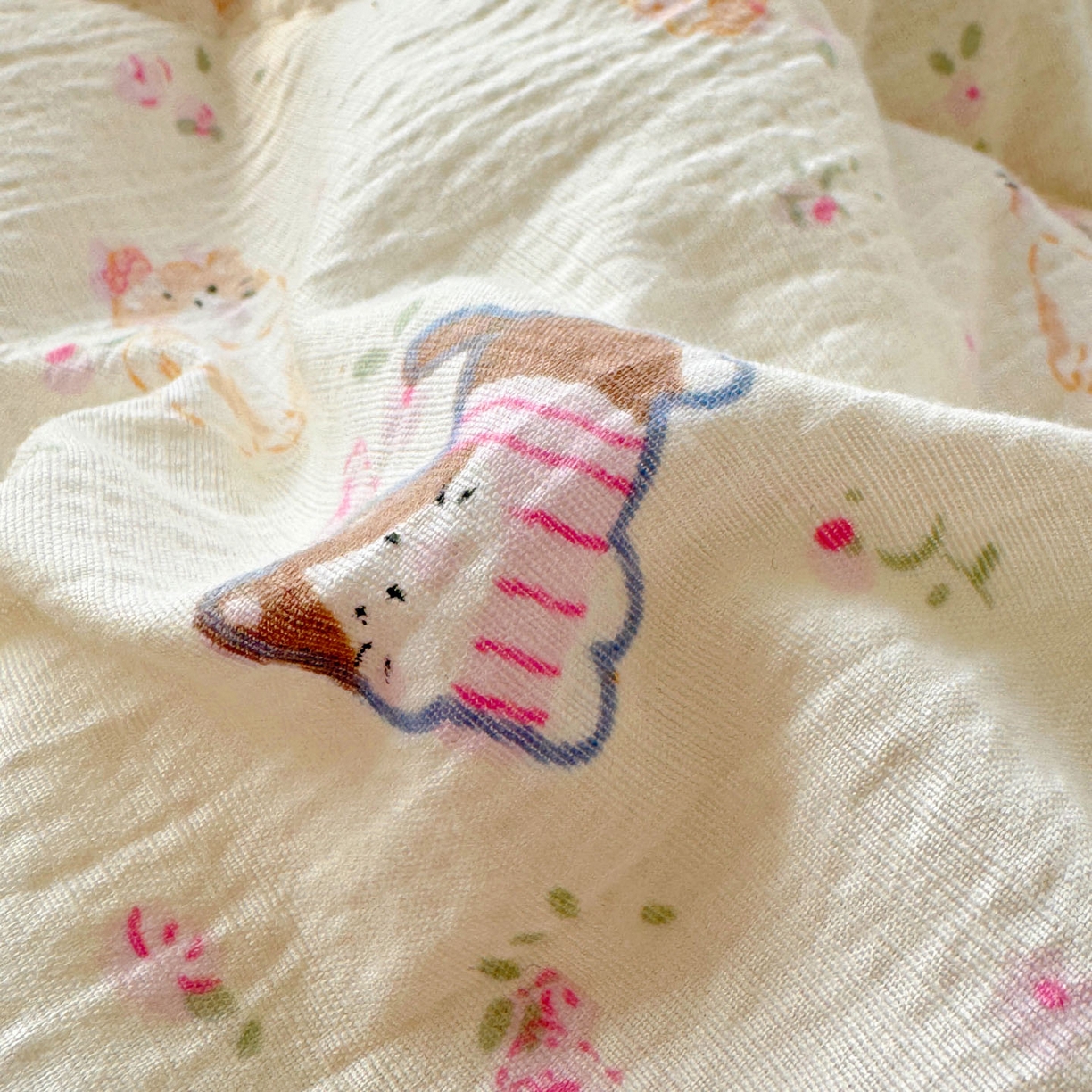 91家纺网 家纺一手货源 找家纺 玉海棠家纺 2026新款A类云感双层纱7A抗菌夏被夏凉被空调被四件套 萌宠集合