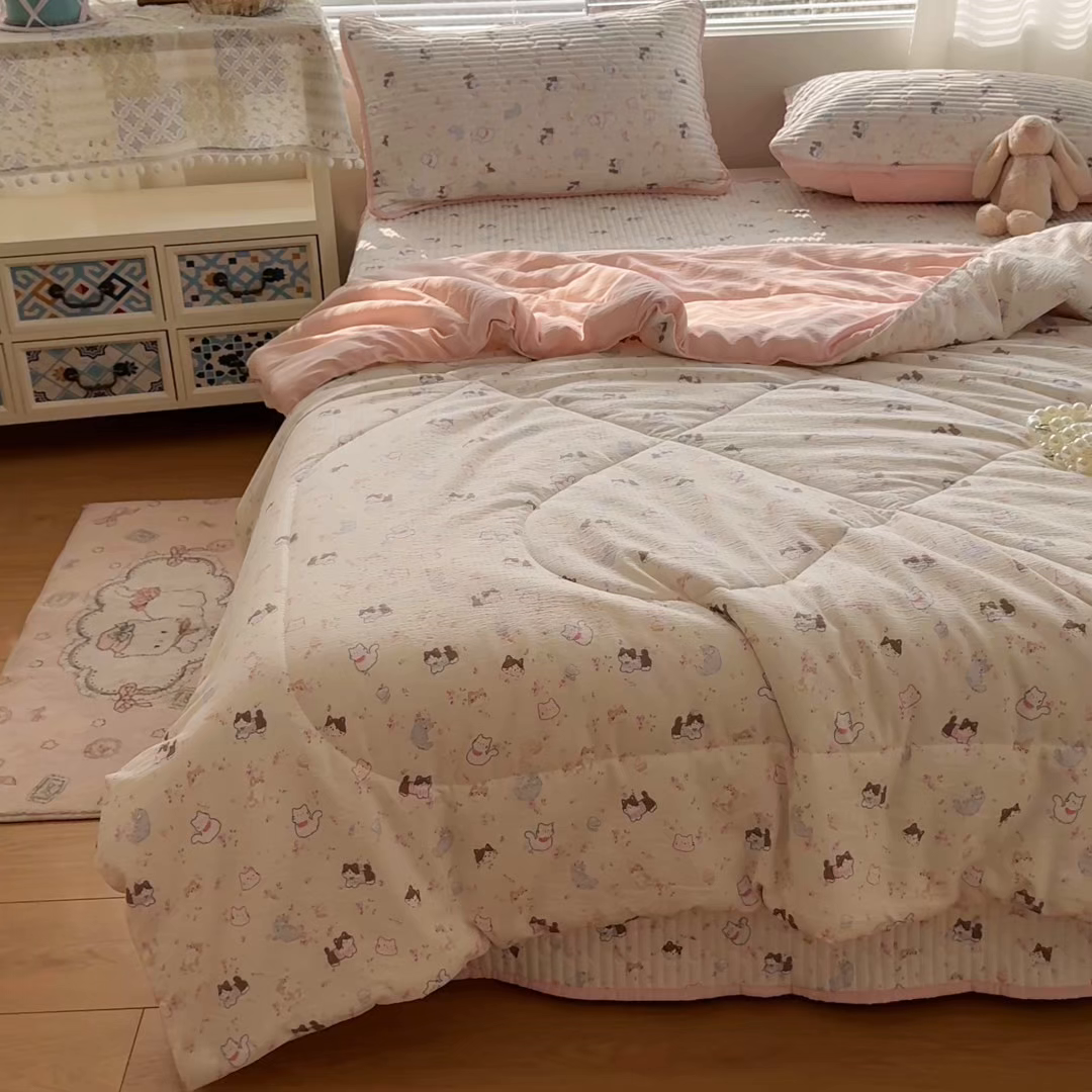 91家纺网 家纺一手货源 找家纺 玉海棠家纺 2026新款A类云感双层纱7A抗菌夏被夏凉被空调被四件套 萌宠集合