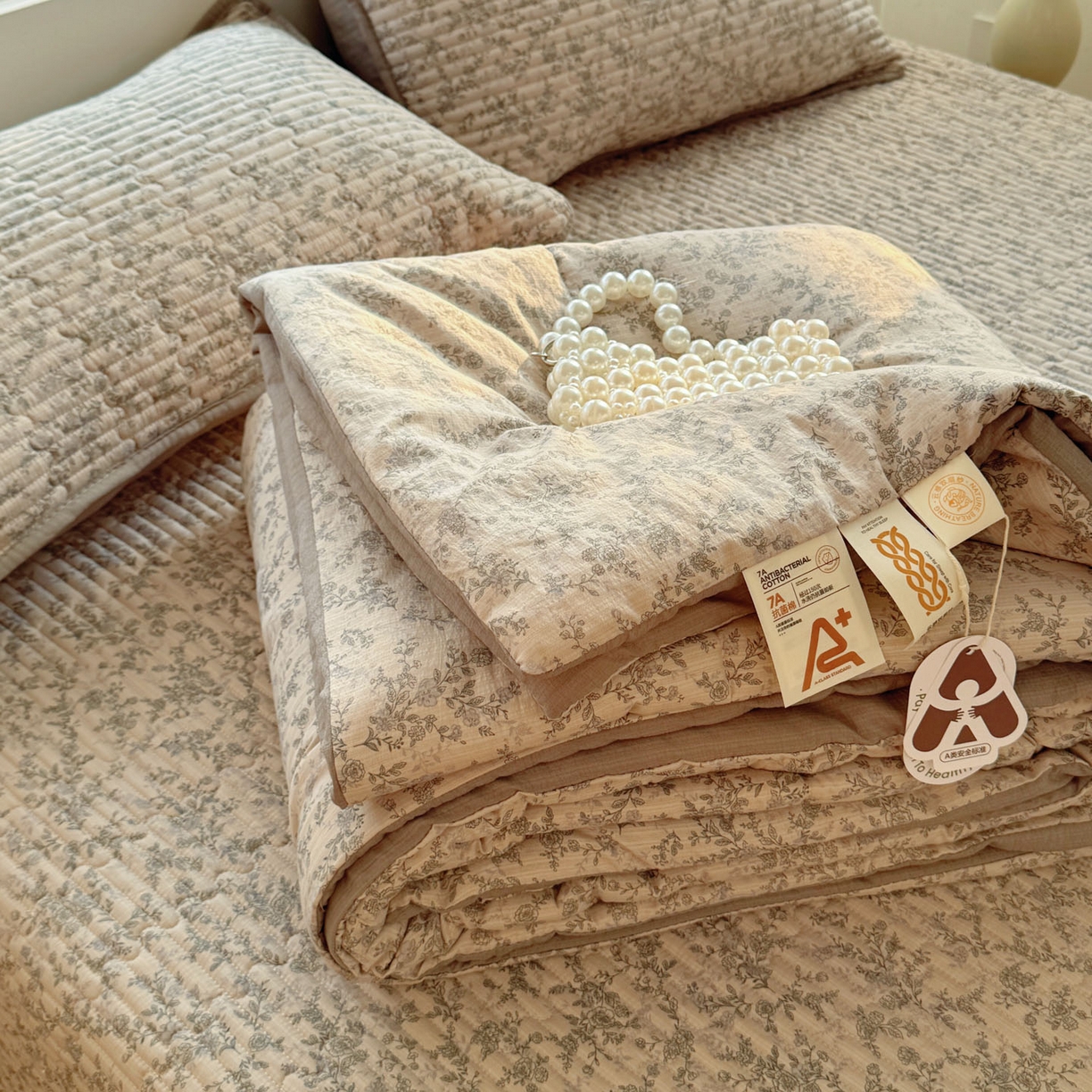 91家纺网 家纺一手货源 找家纺 玉海棠家纺 2026新款A类云感双层纱7A抗菌夏被夏凉被空调被四件套 慕斯