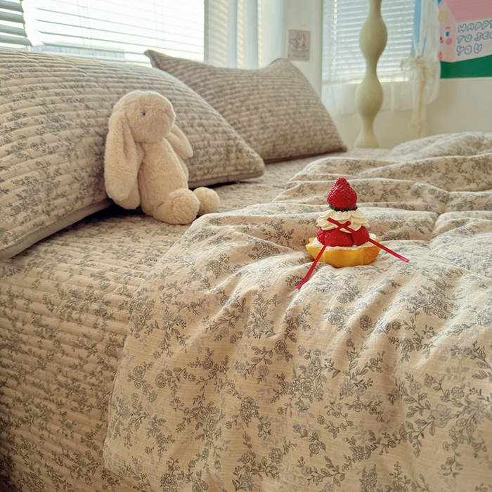 91家纺网 家纺一手货源 找家纺 玉海棠家纺 2026新款A类云感双层纱7A抗菌夏被夏凉被空调被四件套 慕斯