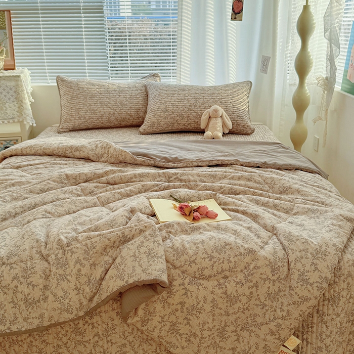 91家纺网 家纺一手货源 找家纺 玉海棠家纺 2026新款A类云感双层纱7A抗菌夏被夏凉被空调被四件套 慕斯