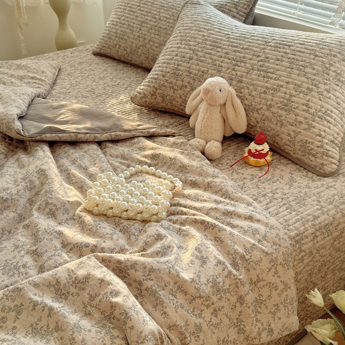 91家纺网 家纺一手货源 找家纺 玉海棠家纺 2026新款A类云感双层纱7A抗菌夏被夏凉被空调被四件套 慕斯