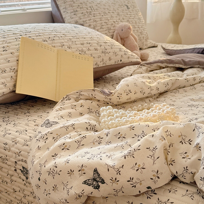 91家纺网 家纺一手货源 找家纺 玉海棠家纺 2026新款A类云感双层纱7A抗菌夏被夏凉被空调被四件套 扑蝴蝶