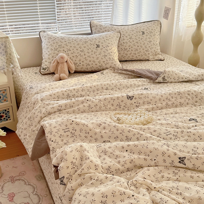 91家纺网 家纺一手货源 找家纺 玉海棠家纺 2026新款A类云感双层纱7A抗菌夏被夏凉被空调被四件套 扑蝴蝶