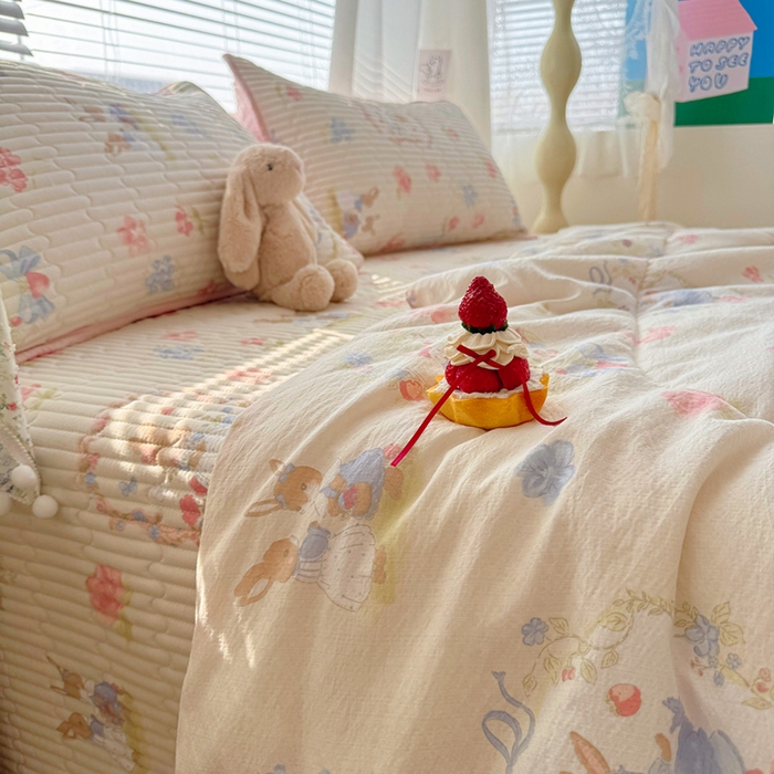 91家纺网 家纺一手货源 找家纺 玉海棠家纺 2026新款A类云感双层纱7A抗菌夏被夏凉被空调被四件套 兔兔花园