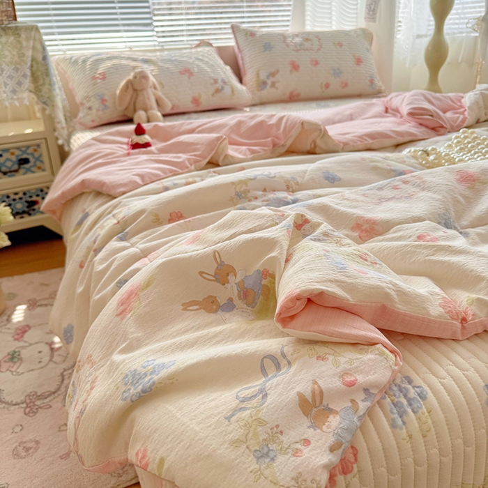 91家纺网 家纺一手货源 找家纺 玉海棠家纺 2026新款A类云感双层纱7A抗菌夏被夏凉被空调被四件套 兔兔花园