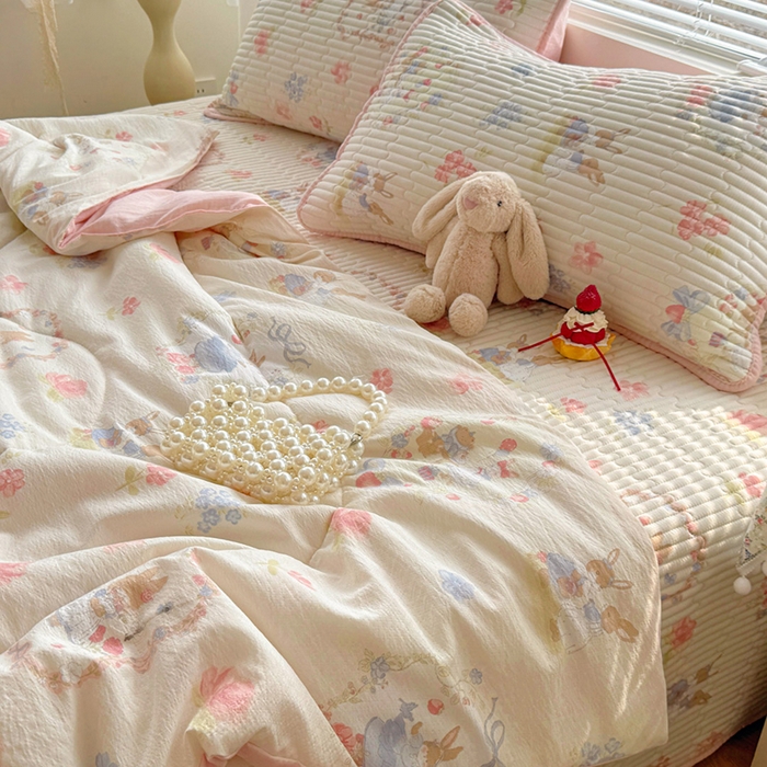 91家纺网 家纺一手货源 找家纺 玉海棠家纺 2026新款A类云感双层纱7A抗菌夏被夏凉被空调被四件套 兔兔花园