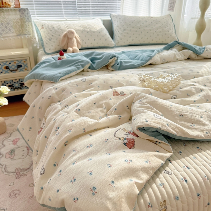 91家纺网 家纺一手货源 找家纺 玉海棠家纺 2026新款A类云感双层纱7A抗菌夏被夏凉被空调被四件套 兔先生