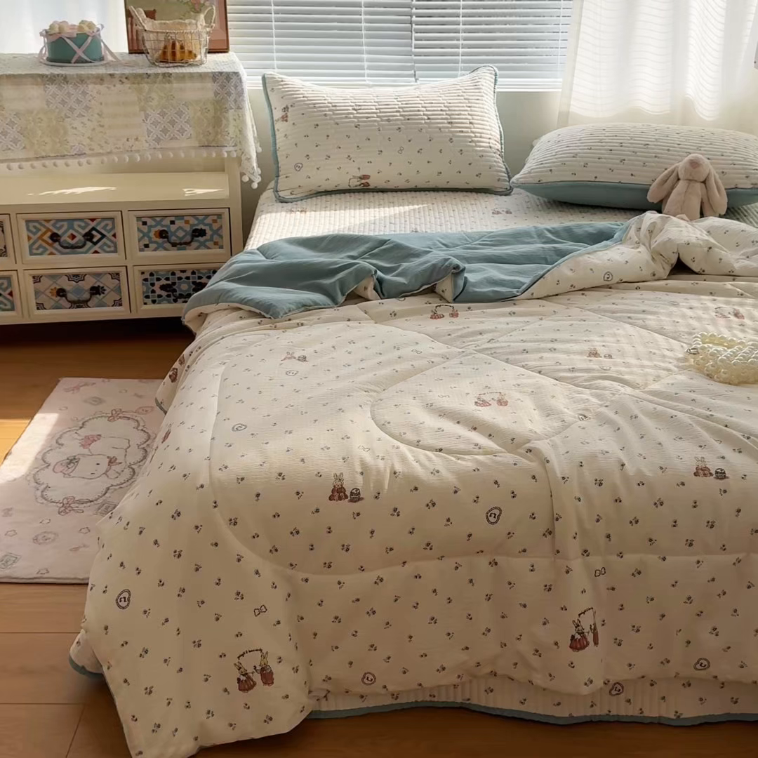 91家纺网 家纺一手货源 找家纺 玉海棠家纺 2026新款A类云感双层纱7A抗菌夏被夏凉被空调被四件套 兔先生