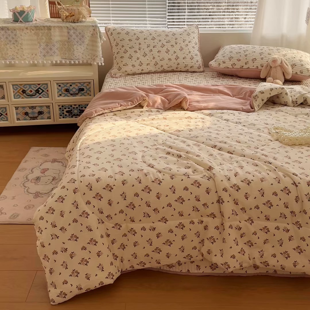91家纺网 家纺一手货源 找家纺 玉海棠家纺 2026新款A类云感双层纱7A抗菌夏被夏凉被空调被四件套 杏花灿烂