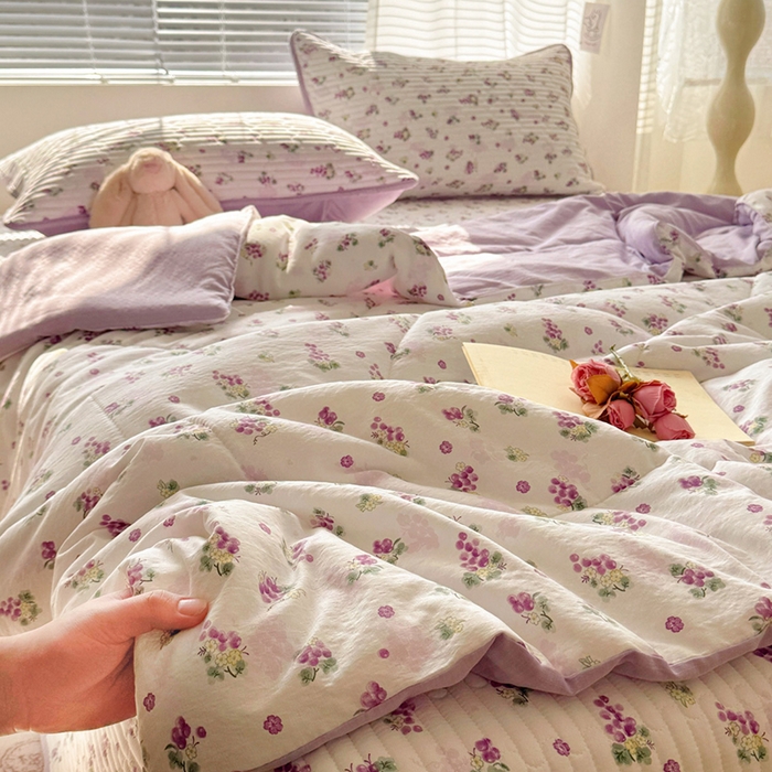 91家纺网 家纺一手货源 找家纺 玉海棠家纺 2026新款A类云感双层纱7A抗菌夏被夏凉被空调被四件套 紫葡萄