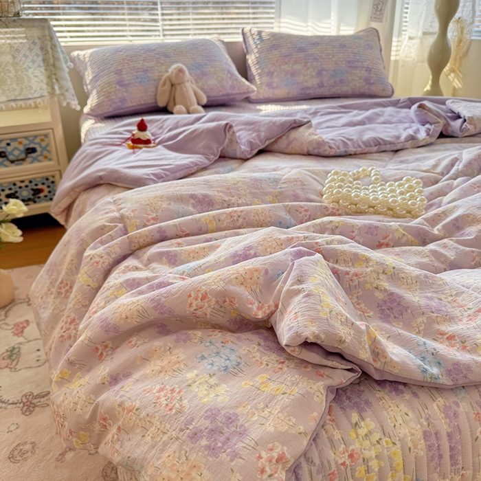 91家纺网 家纺一手货源 找家纺 玉海棠家纺 2026新款A类云感双层纱7A抗菌夏被夏凉被空调被四件套 紫韵花信