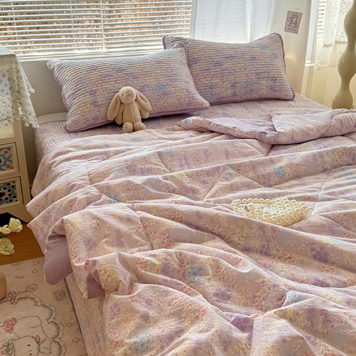 91家纺网 家纺一手货源 找家纺 玉海棠家纺 2026新款A类云感双层纱7A抗菌夏被夏凉被空调被四件套 紫韵花信