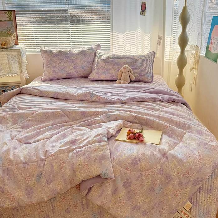 91家纺网 家纺一手货源 找家纺 玉海棠家纺 2026新款A类云感双层纱7A抗菌夏被夏凉被空调被四件套 紫韵花信