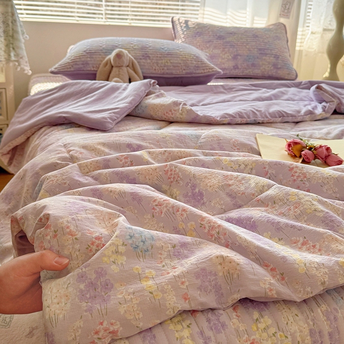 91家纺网 家纺一手货源 找家纺 玉海棠家纺 2026新款A类云感双层纱7A抗菌夏被夏凉被空调被四件套 紫韵花信