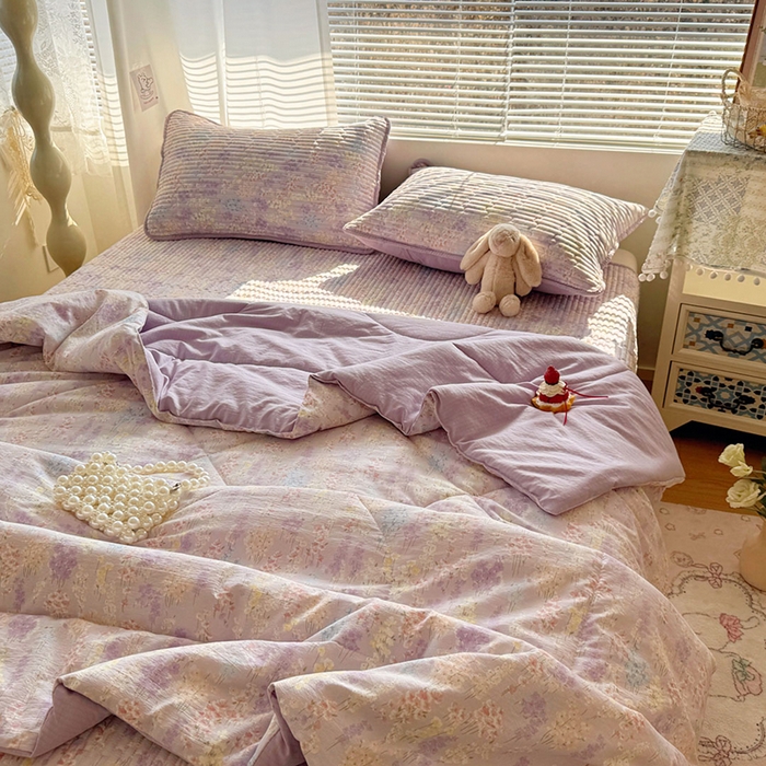 91家纺网 家纺一手货源 找家纺 玉海棠家纺 2026新款A类云感双层纱7A抗菌夏被夏凉被空调被四件套 紫韵花信