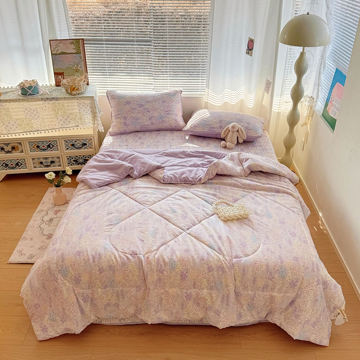 91家纺网 家纺一手货源 找家纺 玉海棠家纺 2026新款A类云感双层纱7A抗菌夏被夏凉被空调被四件套 紫韵花信