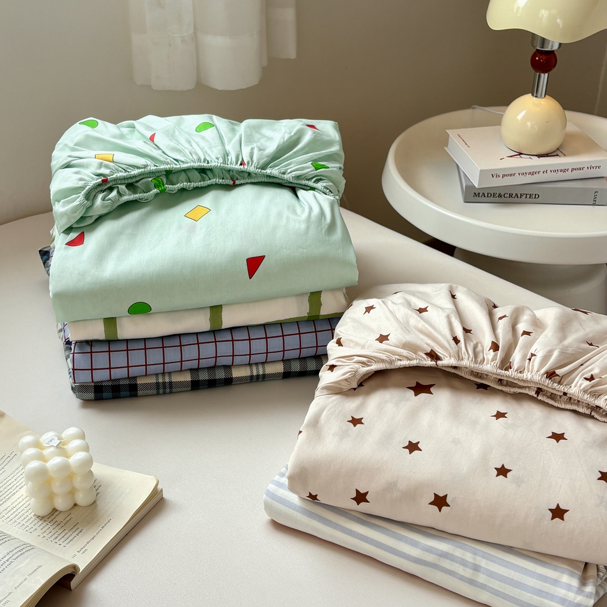 91家纺网 家纺一手货源 找家纺 居眠 2026新款全棉刺绣蜡笔小新床笠 组合叠拍