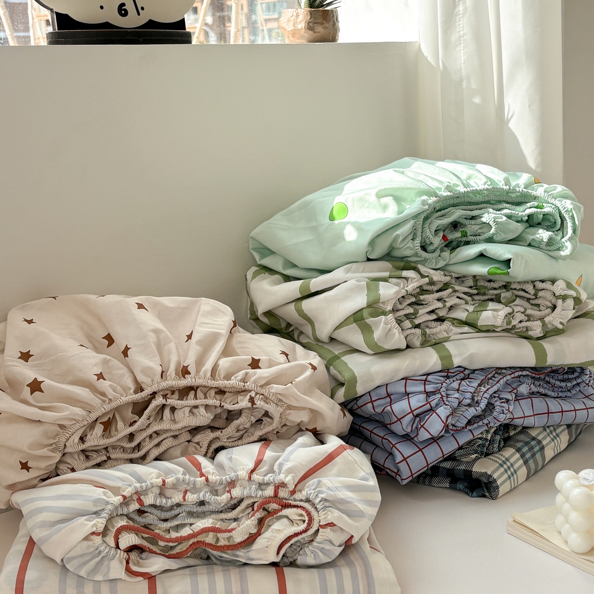 91家纺网 家纺一手货源 找家纺 居眠 2026新款全棉刺绣蜡笔小新床笠 组合叠拍