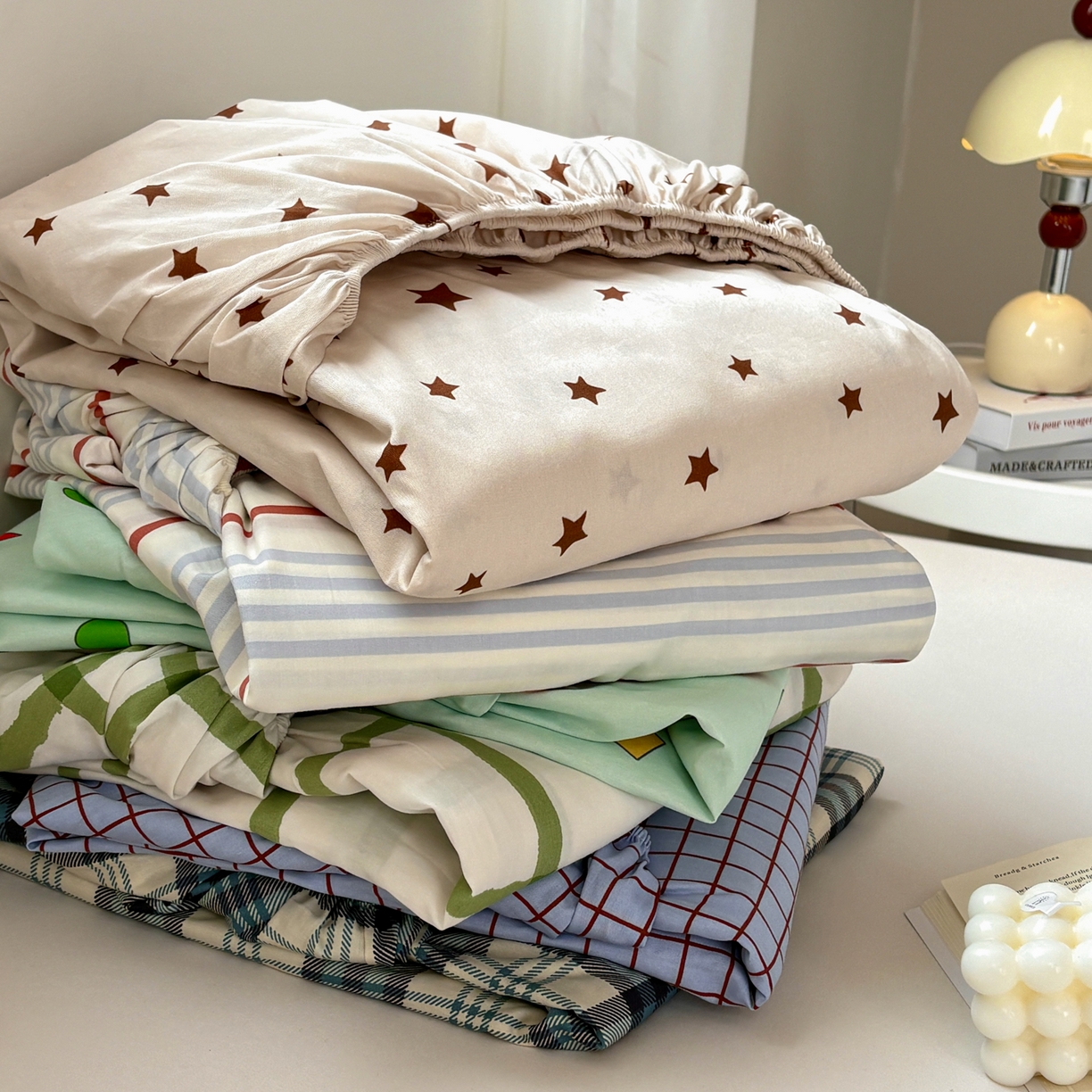 91家纺网 家纺一手货源 找家纺 居眠 2026新款全棉刺绣蜡笔小新床笠 组合叠拍