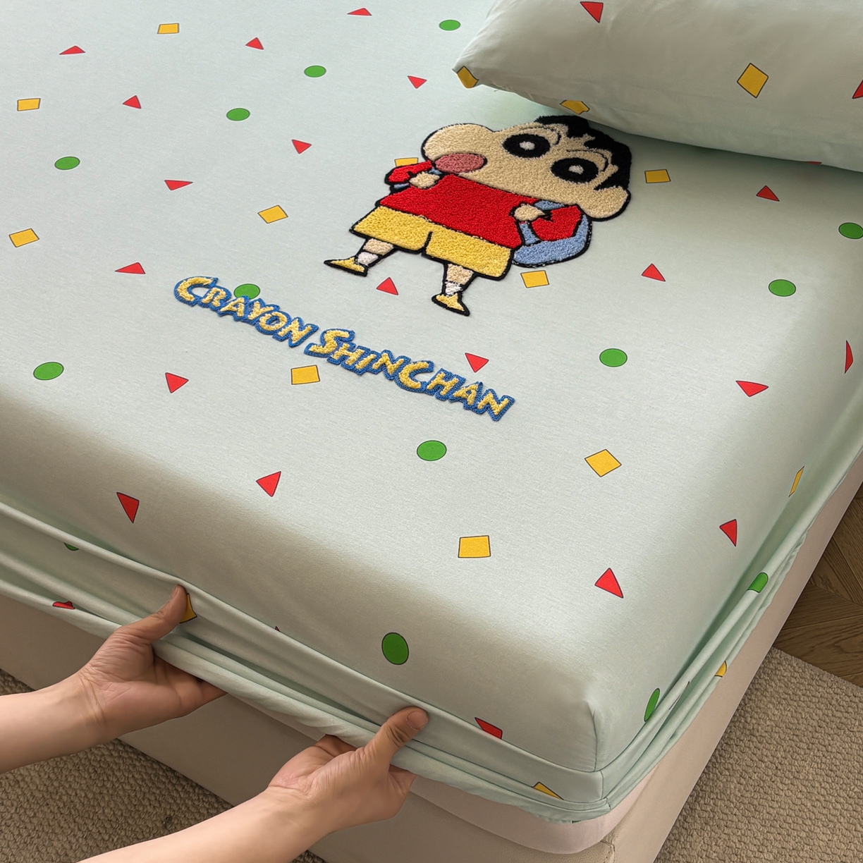 91家纺网 家纺一手货源 找家纺 居眠 2026新款全棉刺绣蜡笔小新床笠 稚趣童年-小新