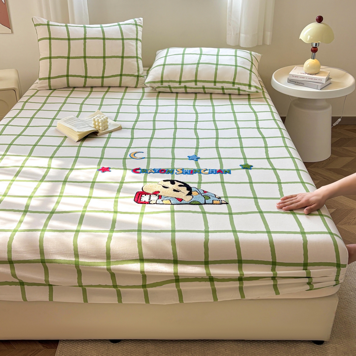 91家纺网 家纺一手货源 找家纺 居眠 2026新款全棉刺绣蜡笔小新床笠 绿格-小新